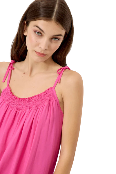 Abito corto in tessuto leggero, spalline annodabili per regolazione; linea sopra il ginocchio, stile basic versatile.