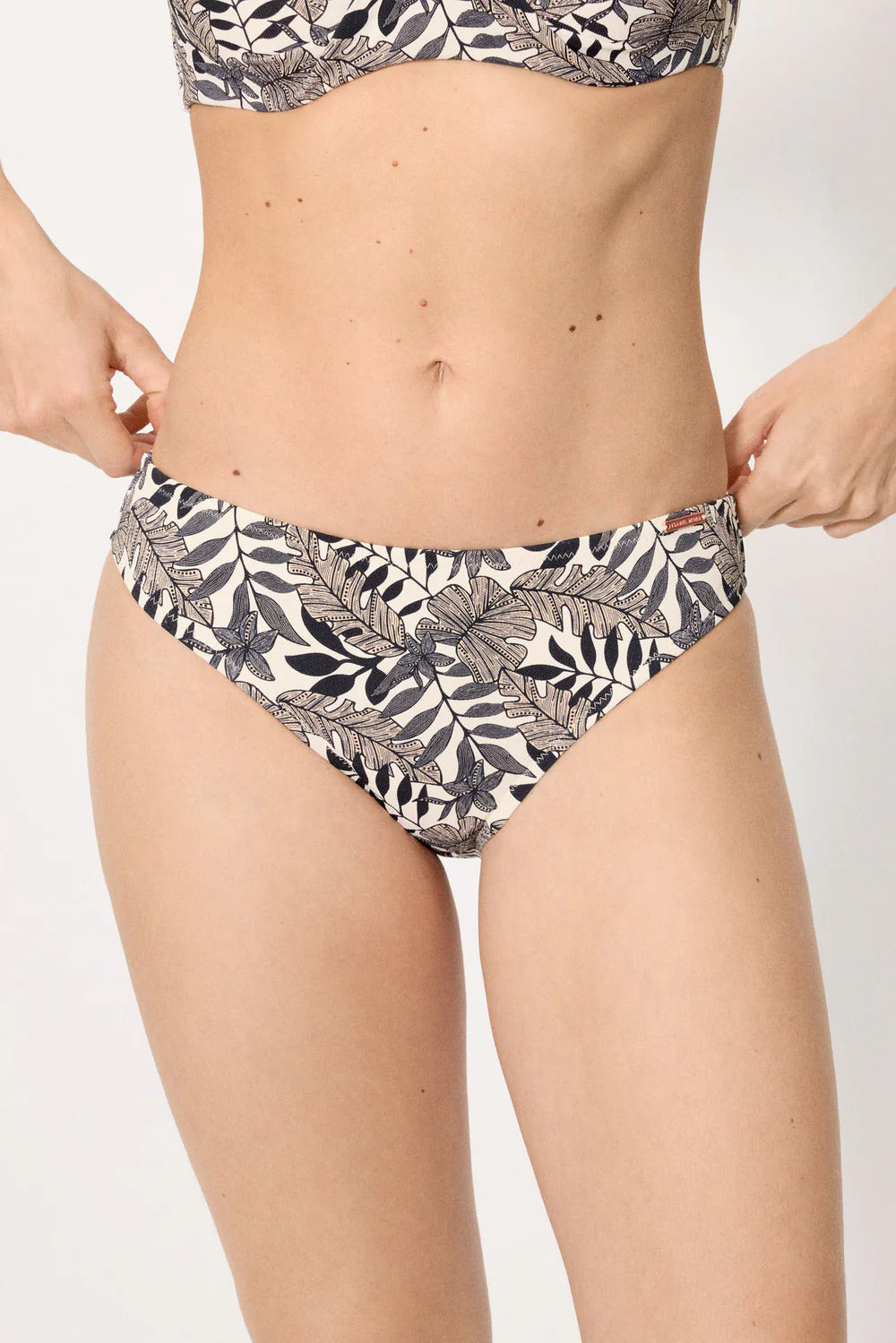 Slip Bikini Tropical Black Palm