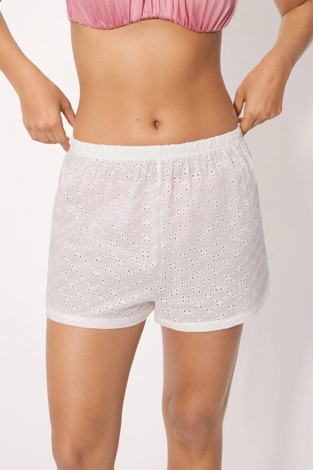 Pantaloncini bianchi in cotone ricamati